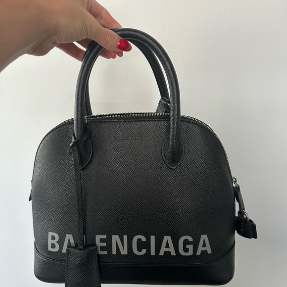 WOMEN'S VILLE SMALL HANDBAG IN BLACK - AUTHENTIC - Picture 1 of 7